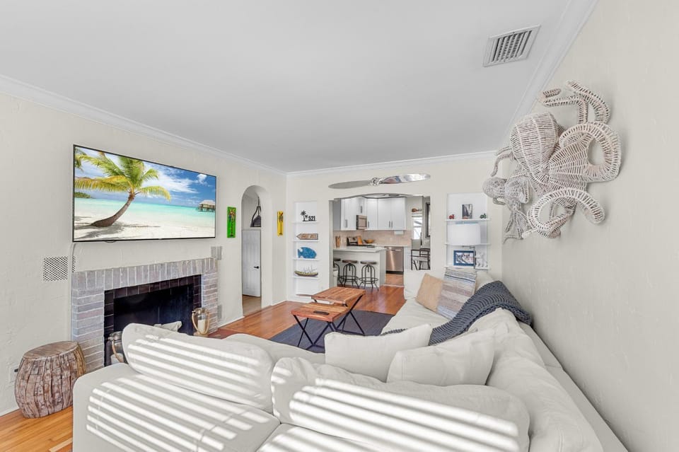 3BR Pool & Guest House in Northwood House in West Palm Beach