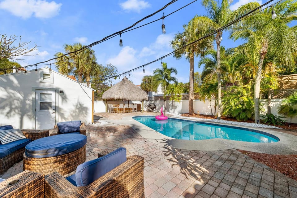 3BR Pool & Guest House in Northwood House in West Palm Beach