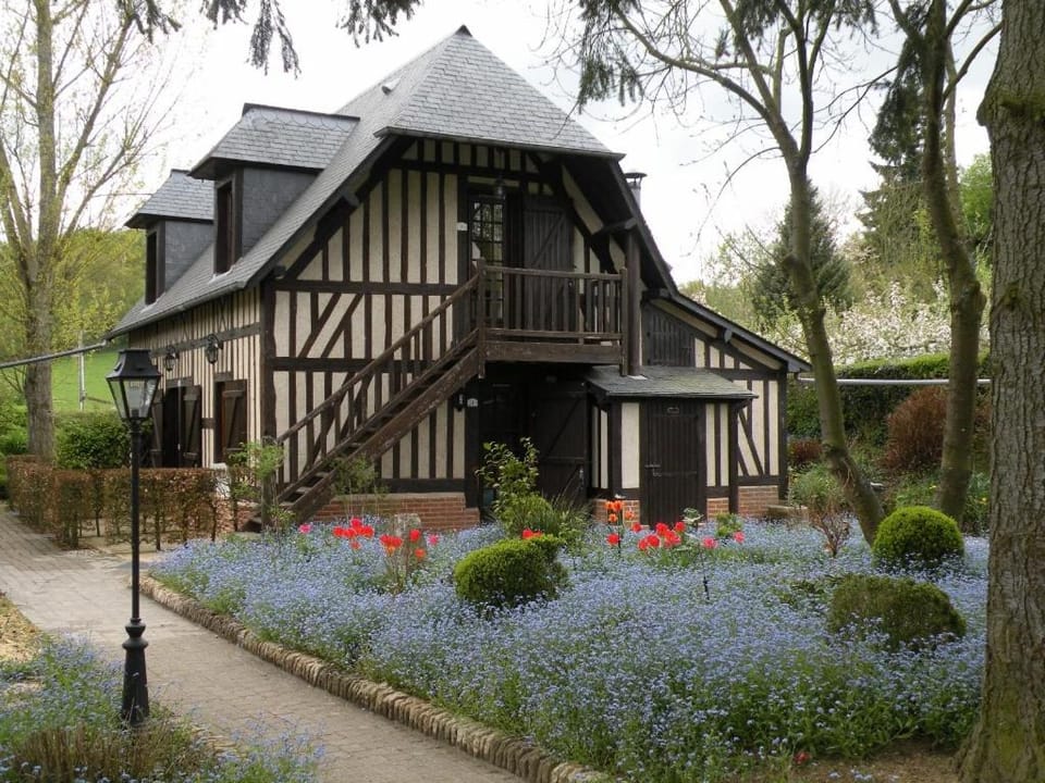 Property building, Spring, Garden, Garden view