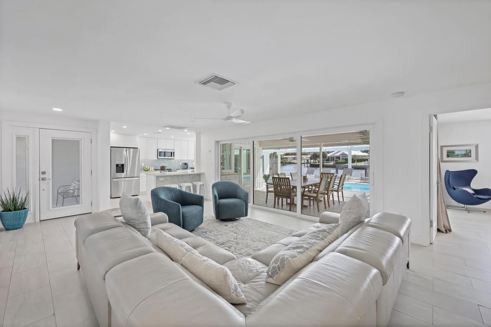 Direct boating access home in Olde Marco with pool House in Marco Island