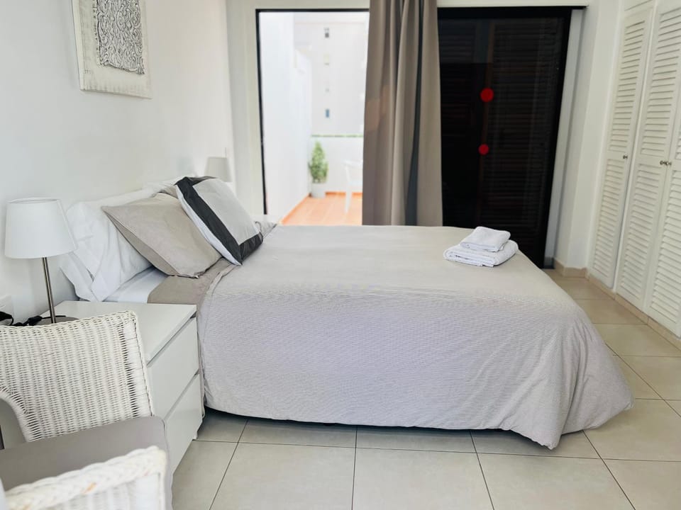 Bed, Photo of the whole room, Bedroom, towels, wardrobe