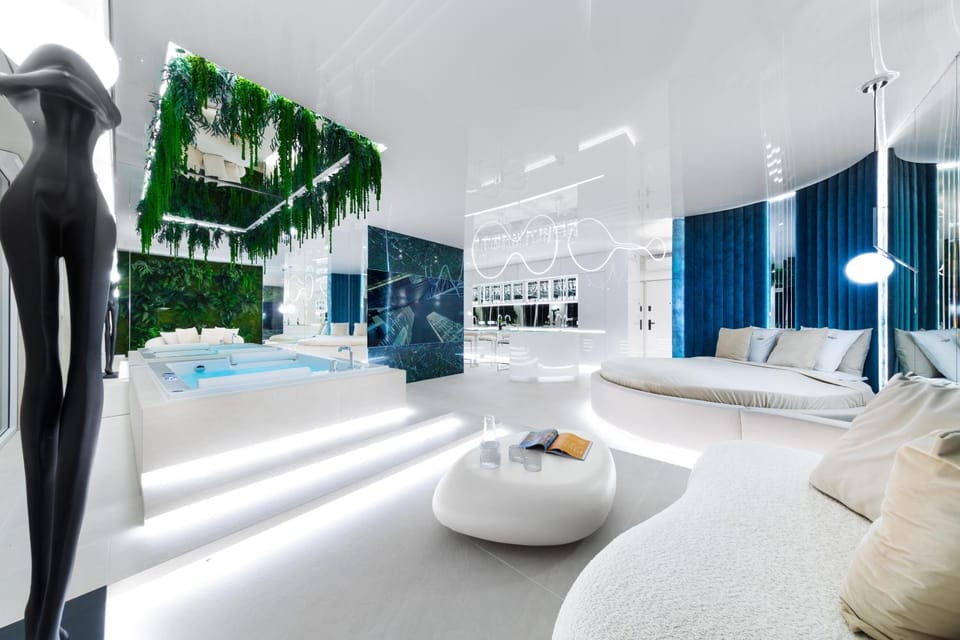 Bed, Hot Tub, Living room, Photo of the whole room, Seating area, Bedroom