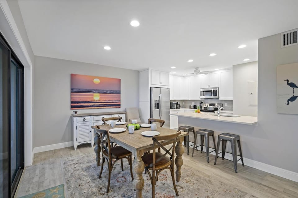 Garden unit with pool, grills and beach access House in Marco Island