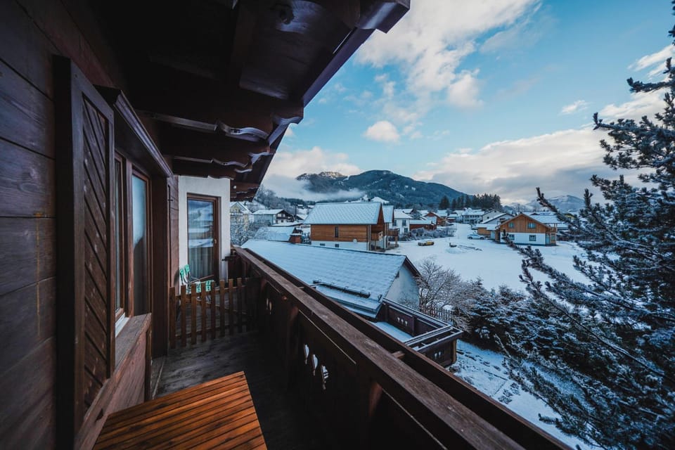 Balcony/Terrace, Mountain view