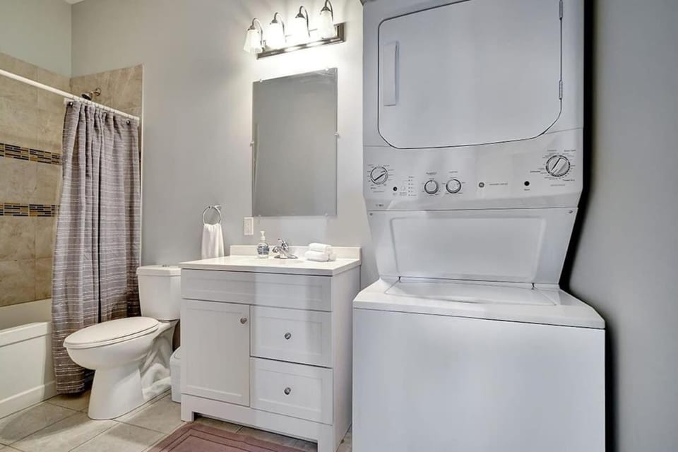 High-end condo downtown Kingston near RMC Queens House in Kingston