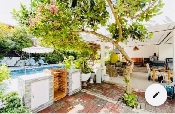Master Bedroom with private bathroom and kitchen Vacation rental in Phuket