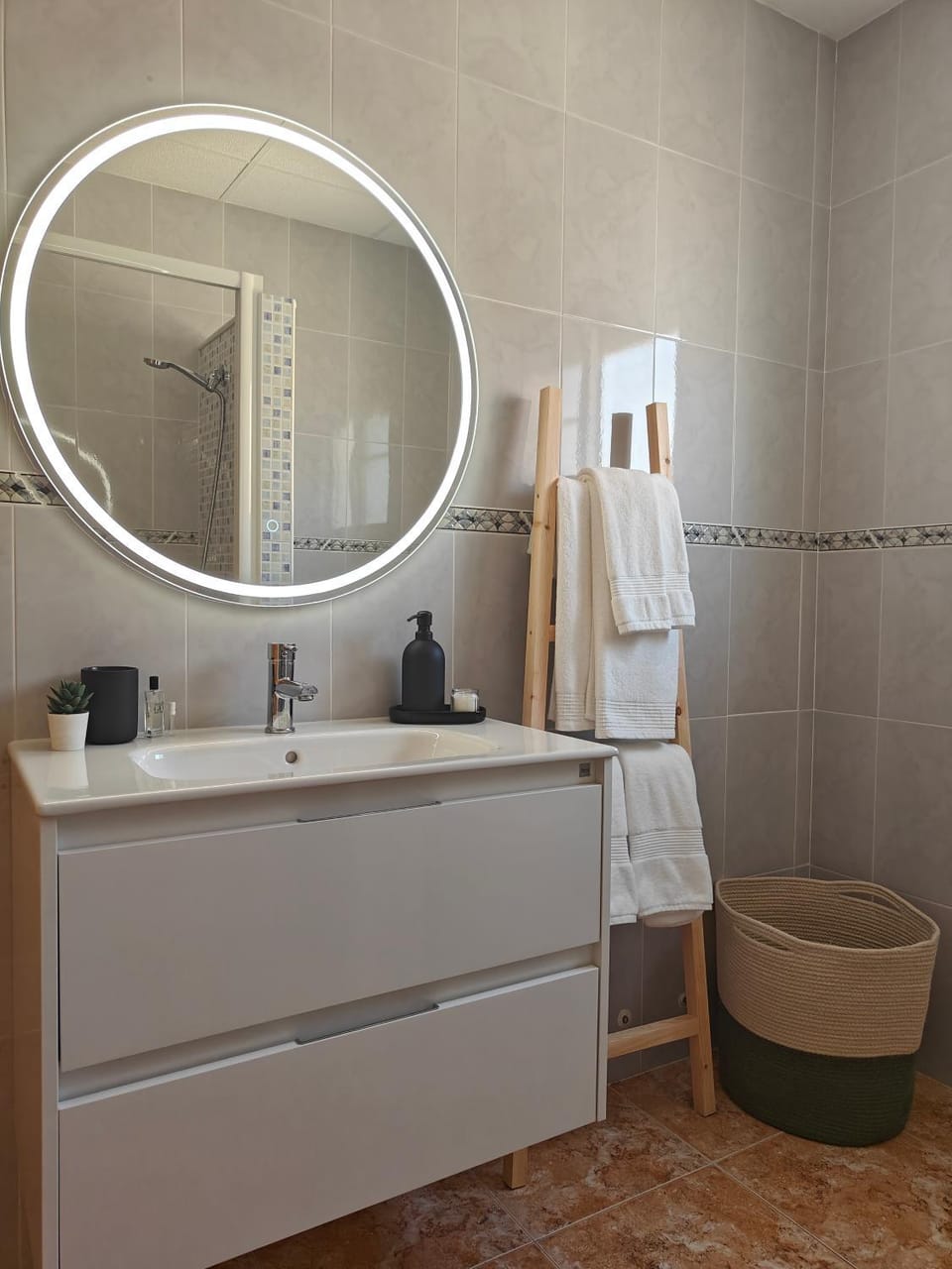 Bathroom, towels