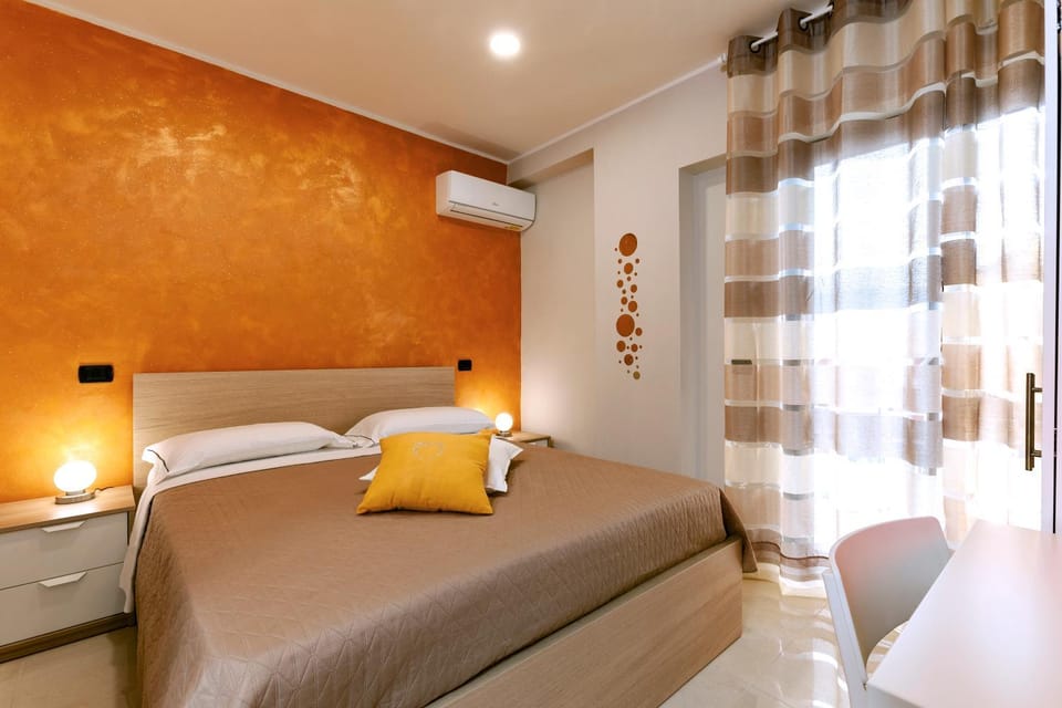 Bed, Photo of the whole room, Bedroom, air conditioner