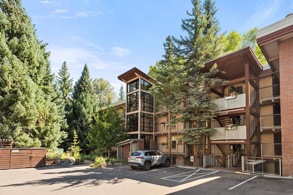 Property building, elevator
