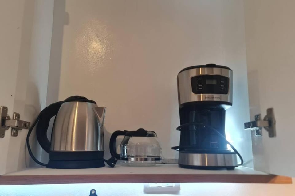 Affordable Condo in Makati w/ Wi-Fi, Netflix, Pool Apartment in Pasay