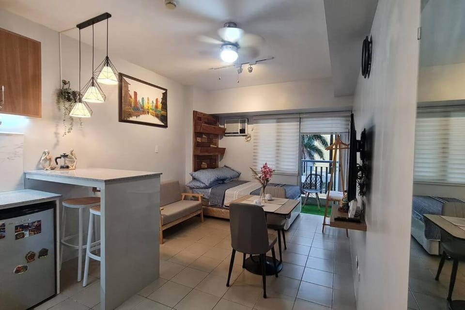 Affordable Condo in Makati w/ Wi-Fi, Netflix, Pool Apartment in Pasay