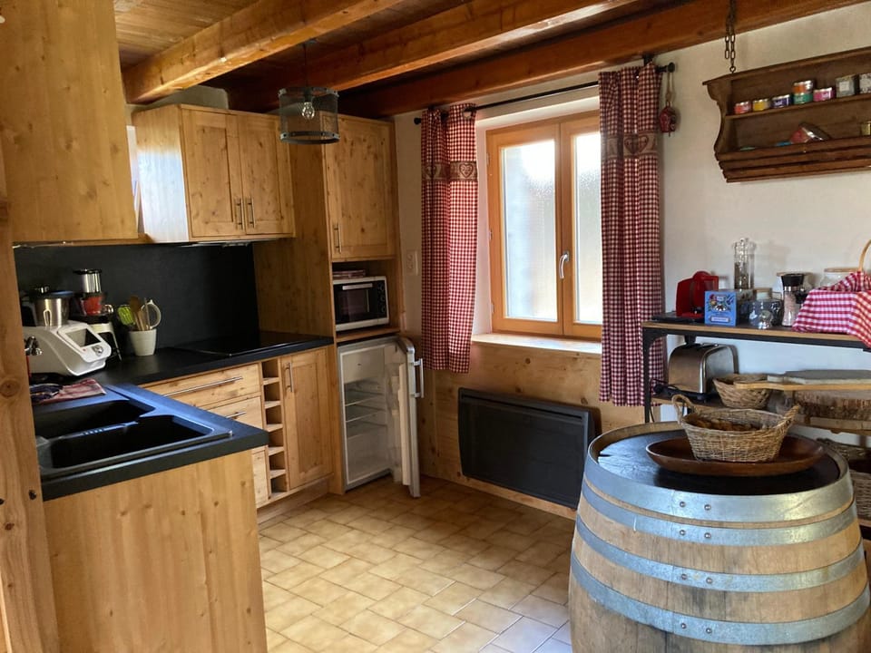 Coffee/tea facilities, Kitchen or kitchenette, dishwasher, minibar, oven, pet friendly, stove