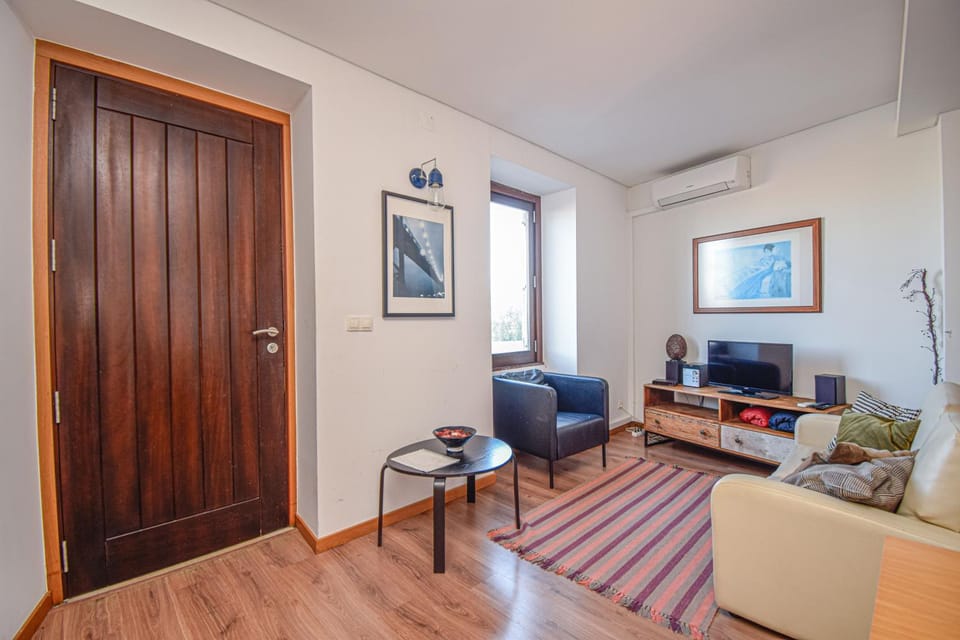 Communal lounge/ TV room, TV and multimedia, Living room