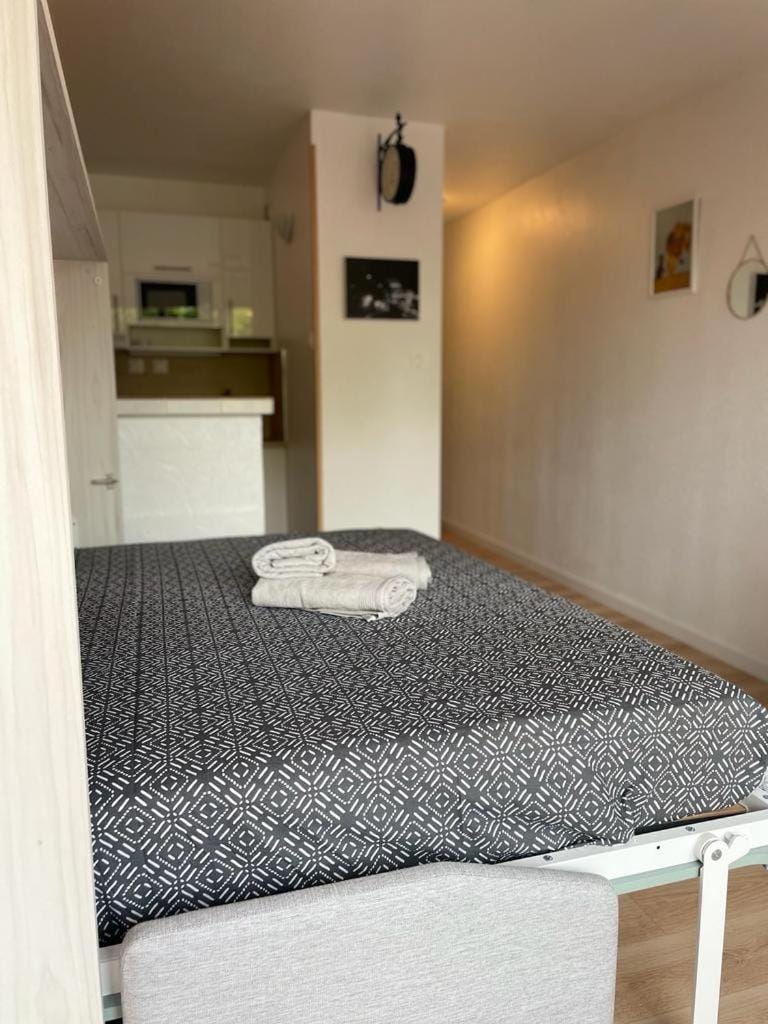 Bed, Bedroom