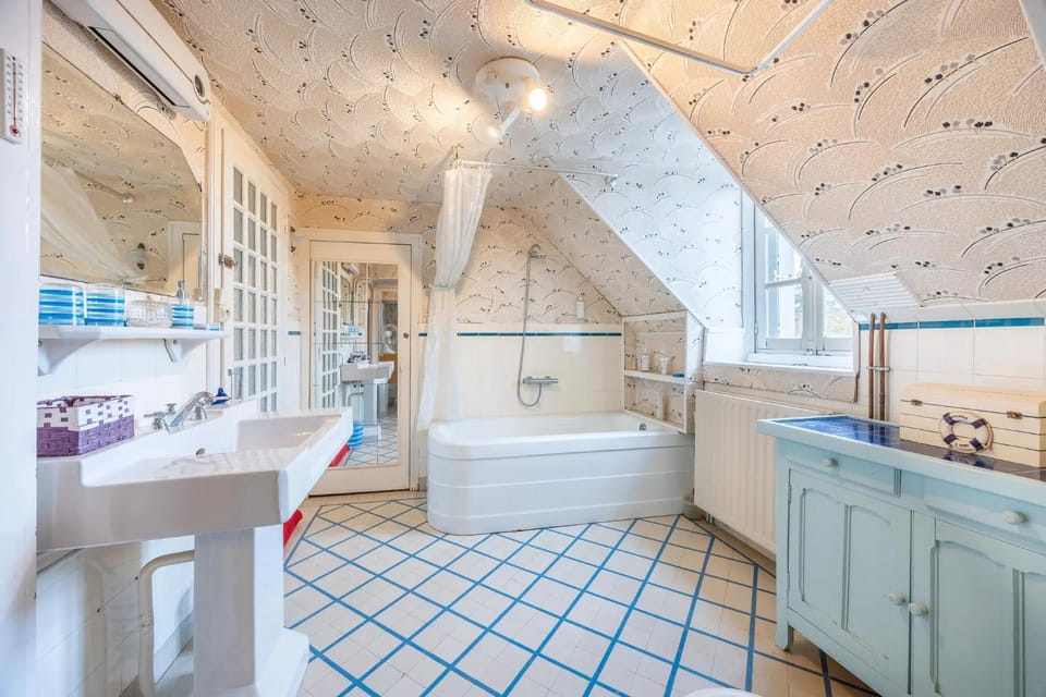 Bathroom, Bath