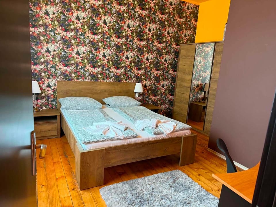 Bed, Photo of the whole room, Bedroom, flat iron, air conditioner