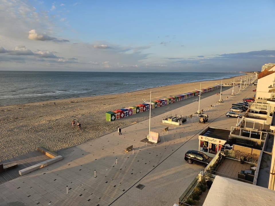 Day, Neighbourhood, Natural landscape, Beach, Sea view