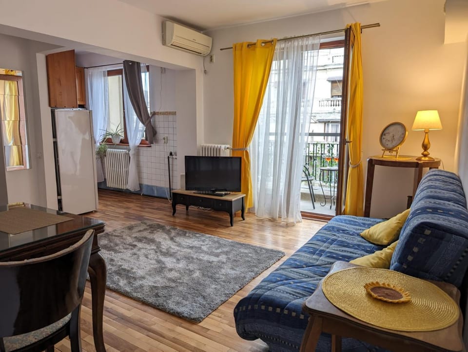 Old Town Studio - Victoriei 2 Apartment in Bucharest
