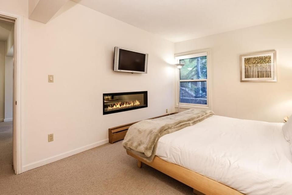 Photo of the whole room, flat iron