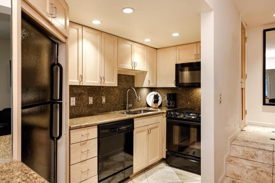 Kitchen or kitchenette, dishwasher, pet friendly, stove