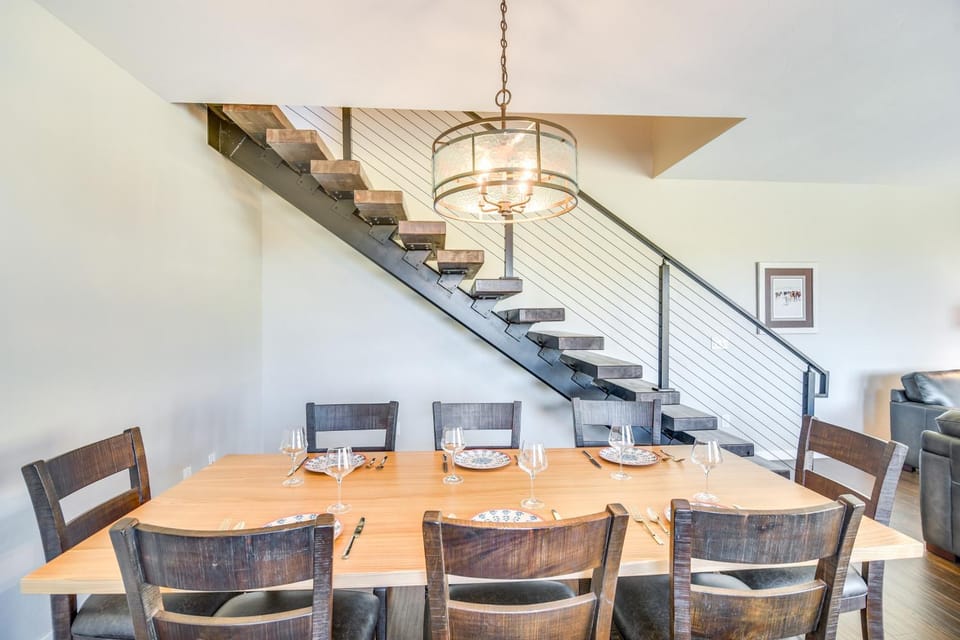 Ski-In/Ski-Out Granby Townhouse w/ Private Hot Tub House in Granby