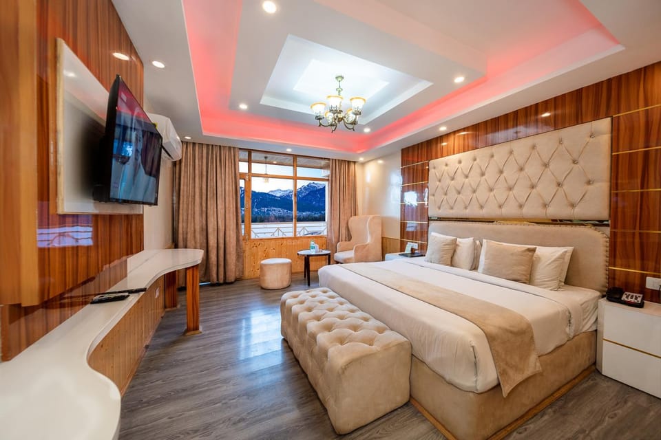 Bedroom, Mountain view