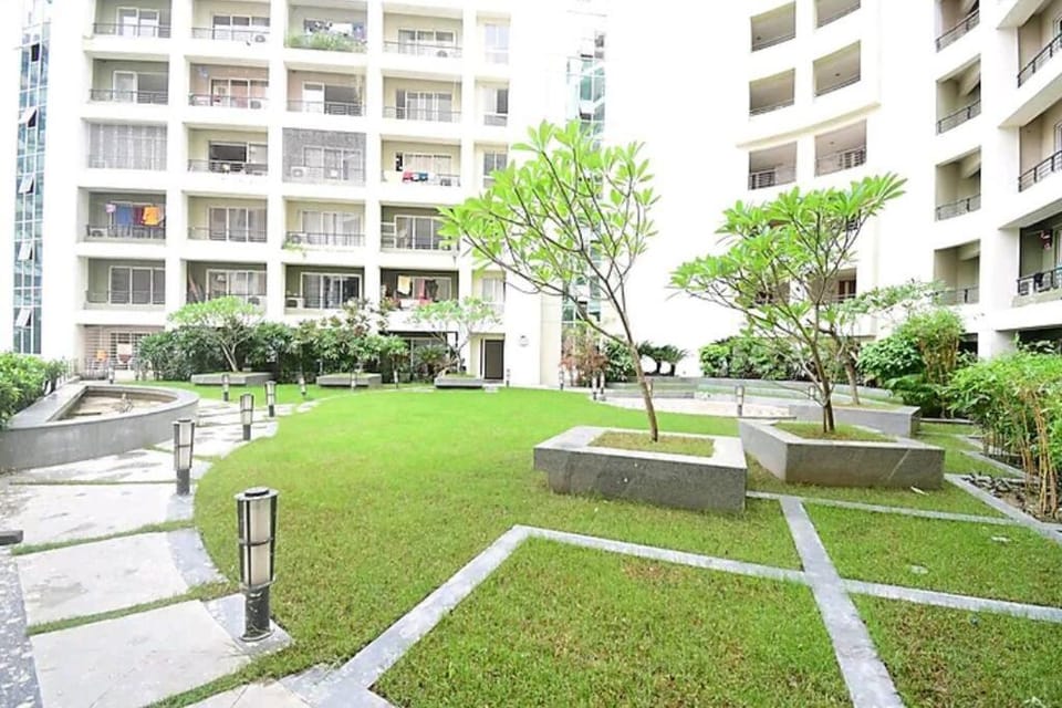 Elegant Xanadu Studio -Pool, Airport, CC2 Mall Apartment in Kolkata