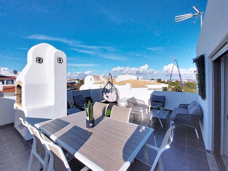 HIMALAYA ROOFTOP Sea VIEW Apartment in Albufeira