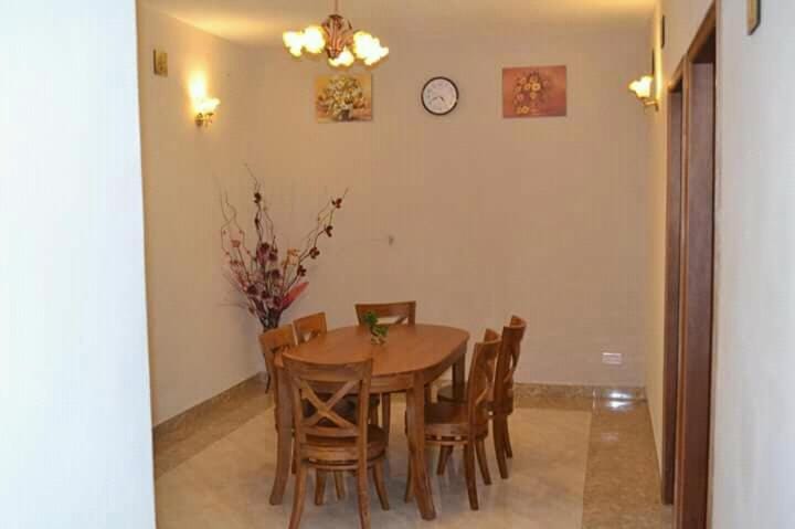 RS VILLA SHARE APARTMENT with private room ,good wifi, 150mts to beaches bus stop, Vacation rental in Flic en Flac
