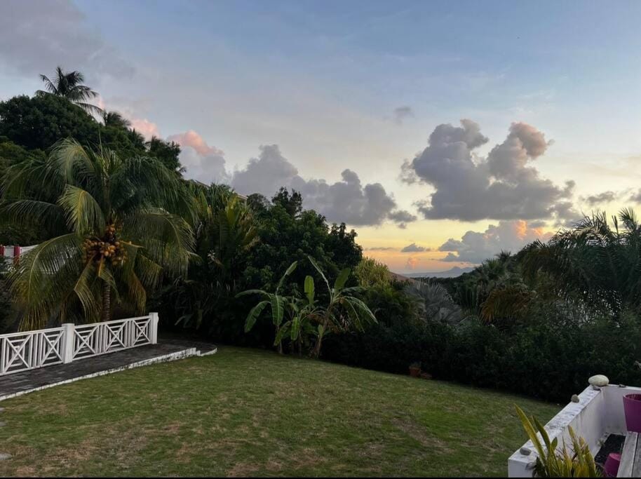 Spacieuse VILLA COROSSOL avec piscine et jeux extérieurs Villa in Le Gosier