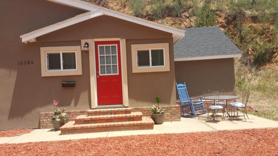 Property building, Patio, Spring, Day, Dining area