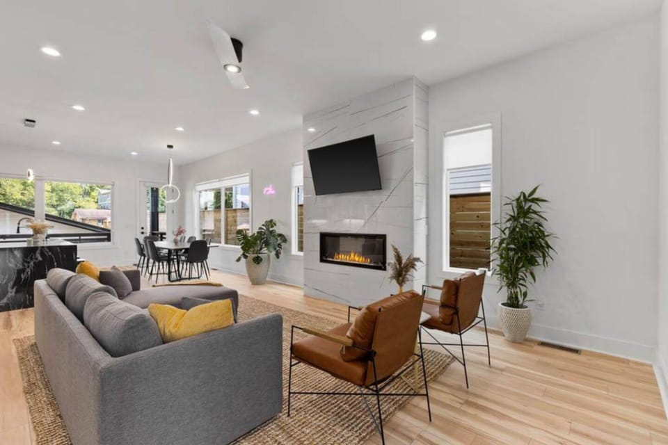 Communal lounge/ TV room, TV and multimedia, Living room, Seating area