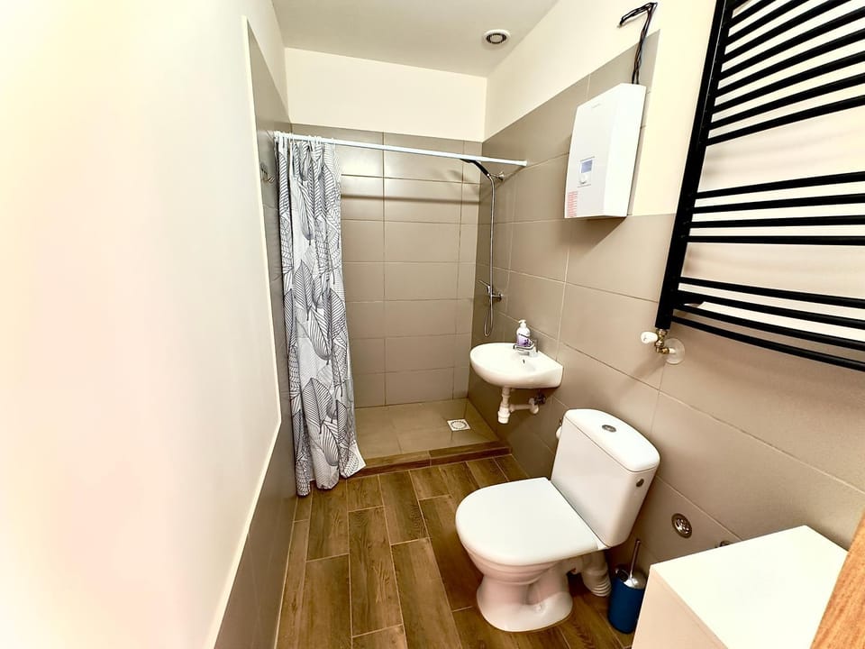 Apartament 4 osobowy obok Szpitala Brzeziny 2 pokoje Prywatna łazienka i kuchnia 32m2 Vacation rental in Masovian Voivodeship