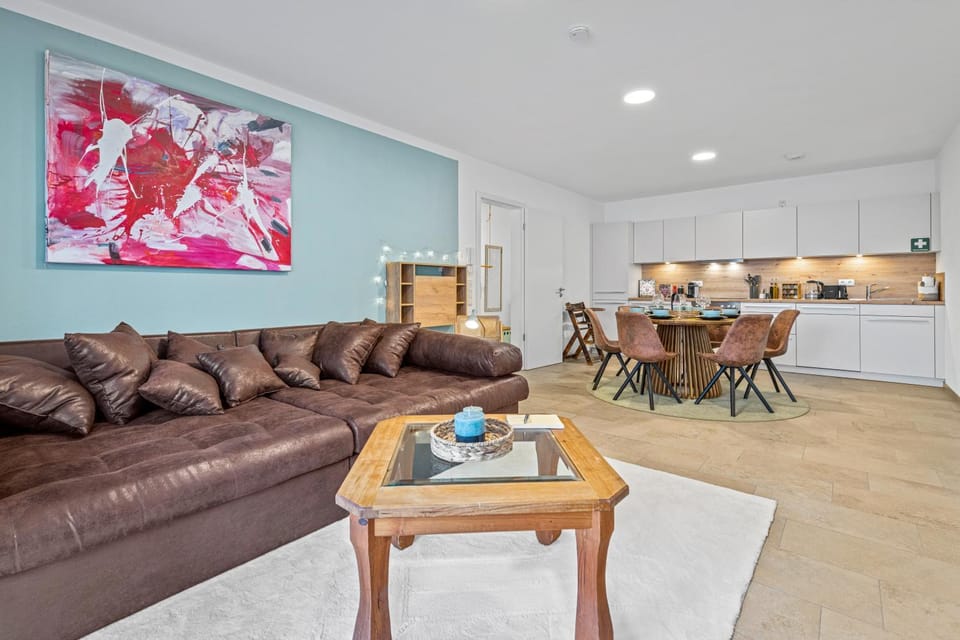 Kitchen or kitchenette, Living room, Seating area, Dining area