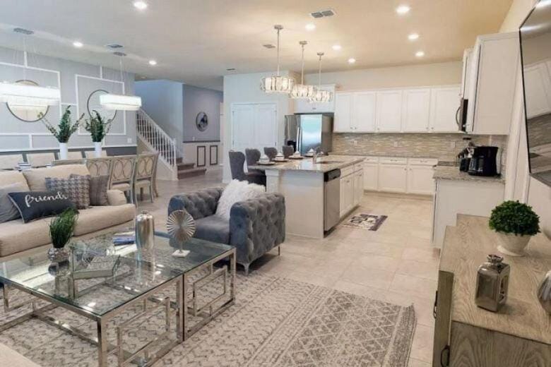 Luxury 10BD Home at Windsor Island Resort House in Polk County