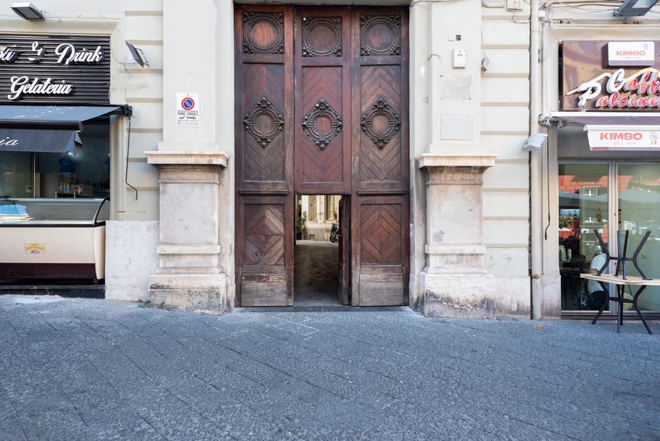 Facade/entrance, Neighbourhood