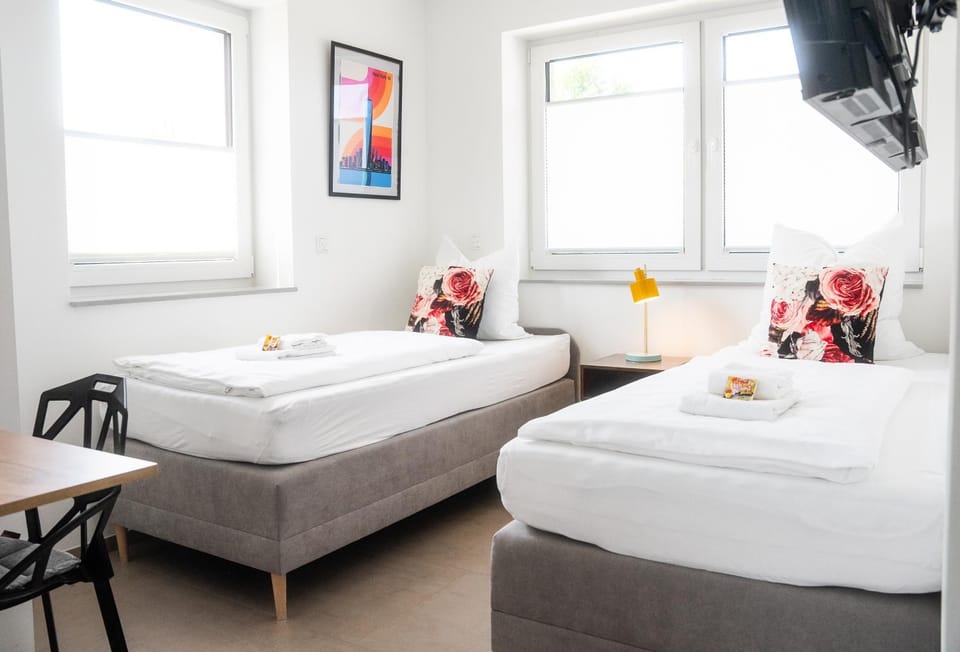 Bed, TV and multimedia, Bedroom
