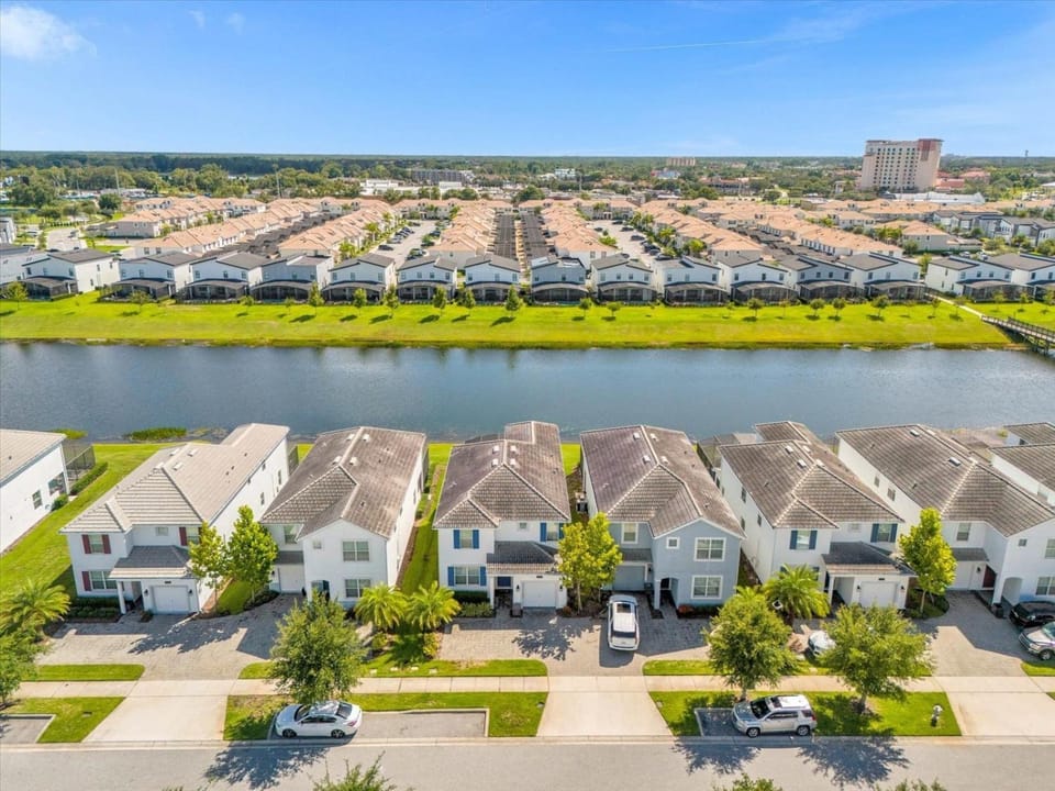 Luxury 6 Bedrooms w/ Lake View Near Disney 10 Min House in Kissimmee