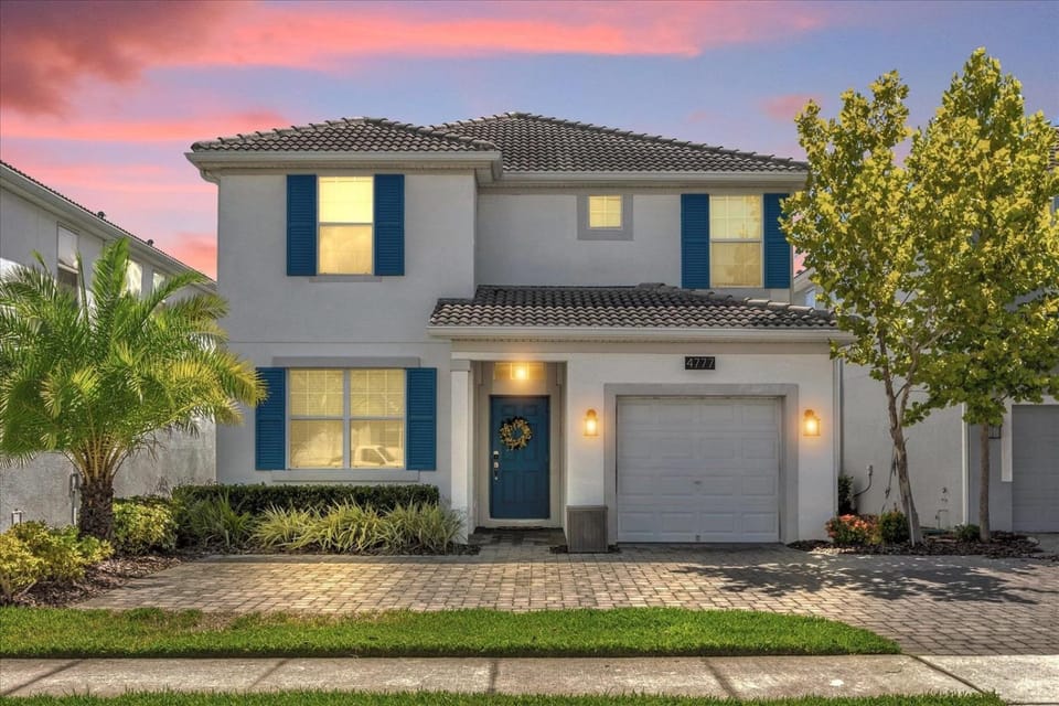 Luxury 6 Bedrooms w/ Lake View Near Disney 10 Min House in Kissimmee