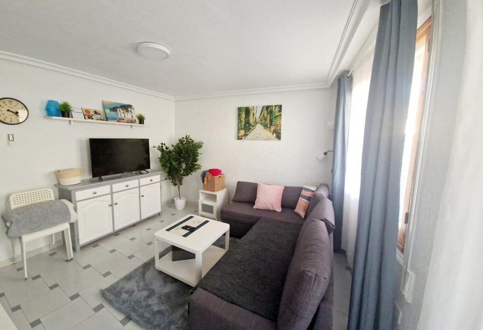 TV and multimedia, Living room, Seating area, Evening entertainment