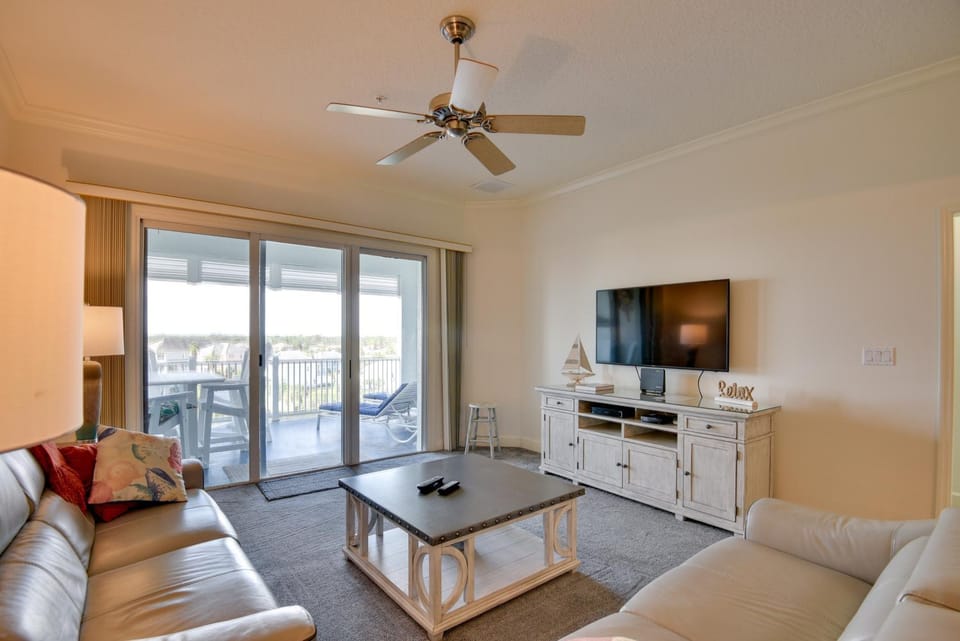 Spacious Palm Coast Condo: Balcony, Beach Access! House in Palm Coast