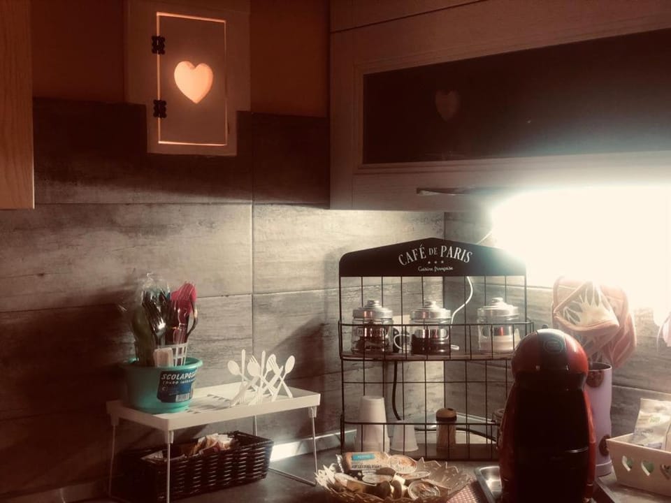 Coffee/tea facilities, Kitchen or kitchenette