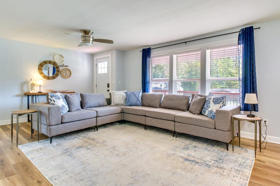 Hillsboro Hideaway with Private Hot Tub and Bunkhouse! House in Ohio