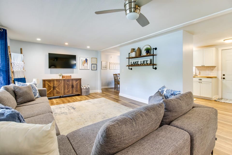 Hillsboro Hideaway with Private Hot Tub and Bunkhouse! House in Ohio