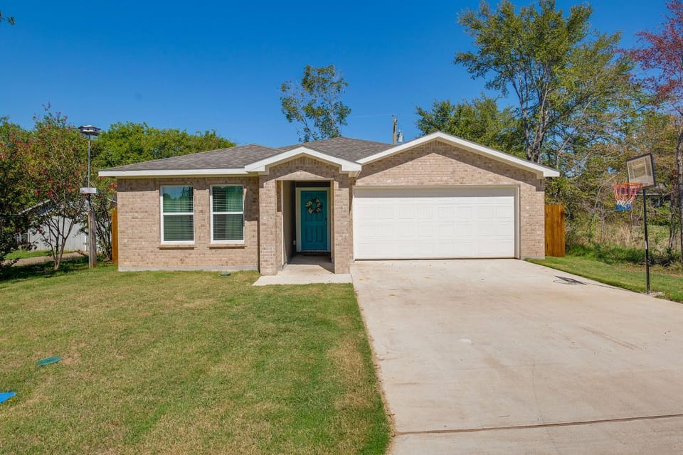 Game Room + Walk to Beach: Gun Barrel City Gem! House in Gun Barrel City