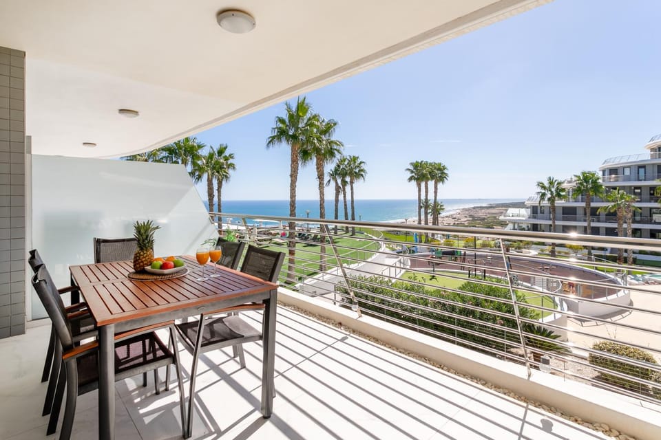 View (from property/room), Balcony/Terrace, Living room, Sea view