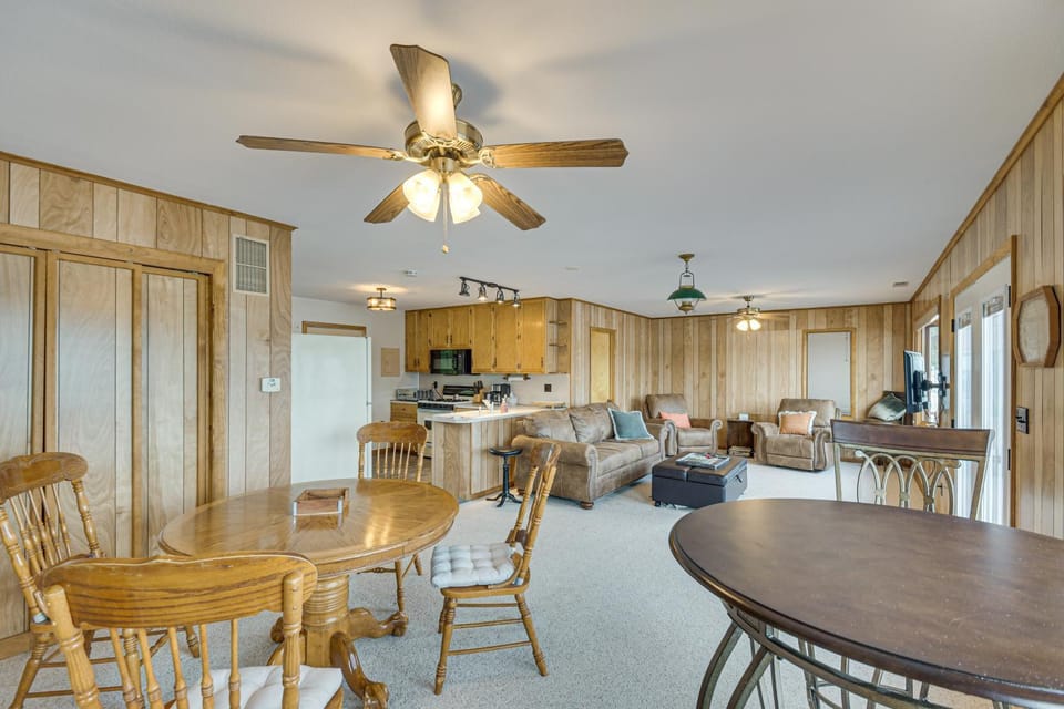 Scenic Views & Yard: Mississippi River Retreat! House in Iowa
