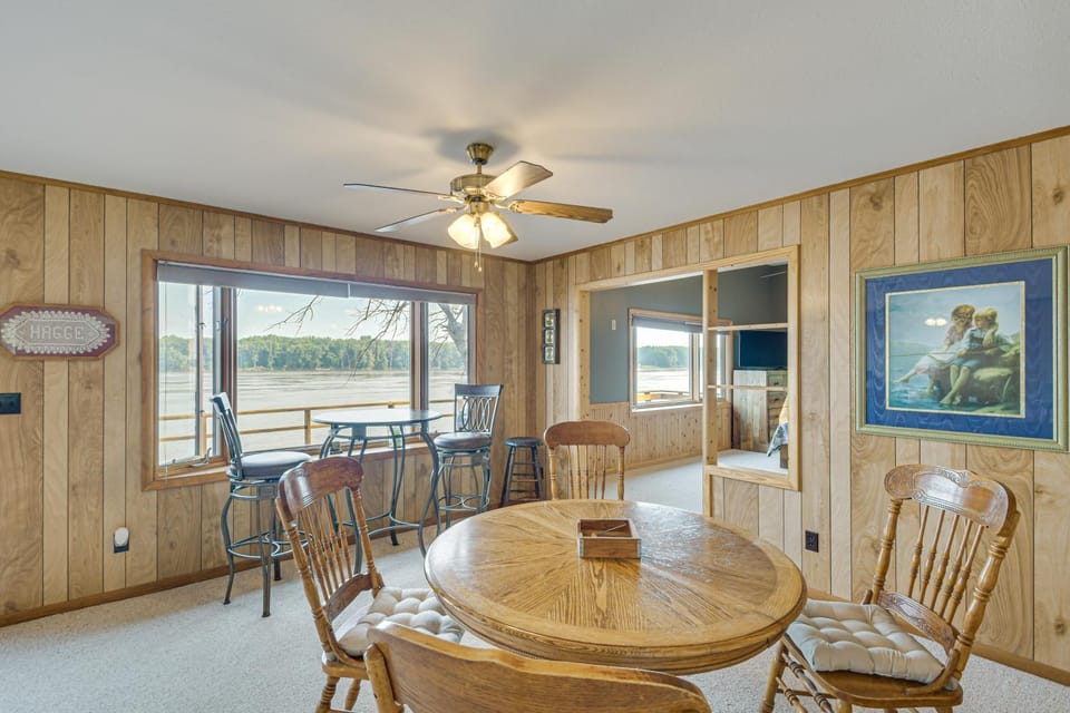 Scenic Views & Yard: Mississippi River Retreat! House in Iowa