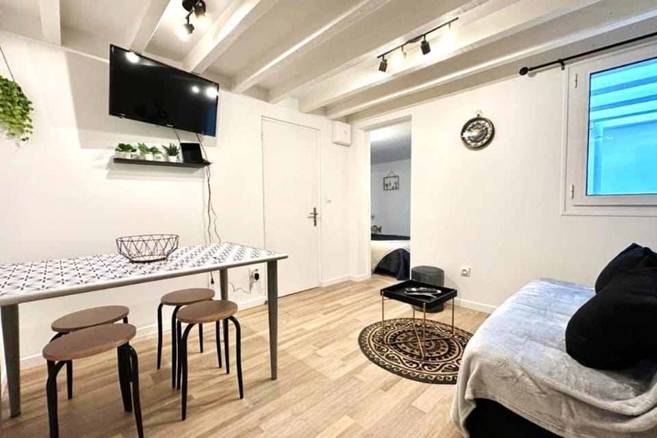 Appartement douillet avec terrasse Apartment in Nouvelle-Aquitaine