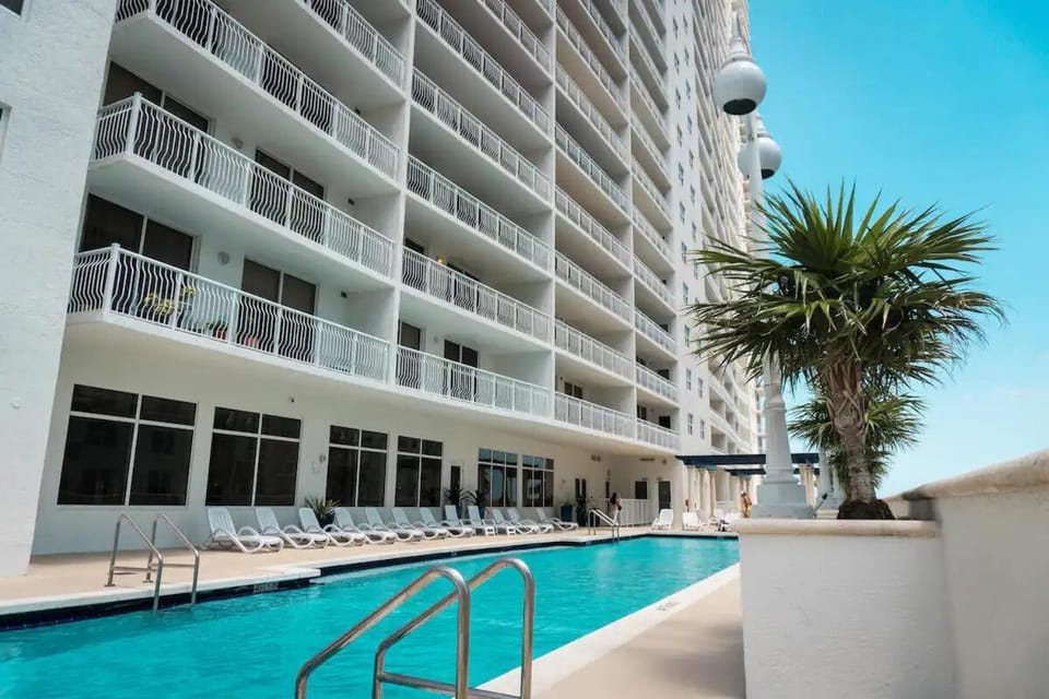 36th floor Brickell bay view 1BR 2 Queens and Sofa Bed Apartment in Brickell